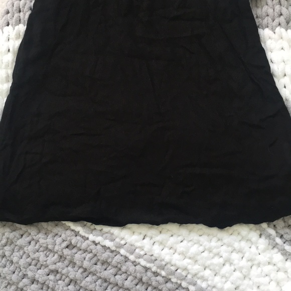 Light Black Tank Top w/ V-Neck Design - Picture 2 of 3